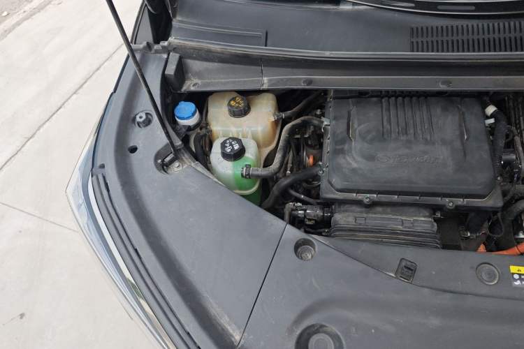 Used GAC Trumpchi M8 2023 Zongshi Series Dual-Motor YuZun Edition Engine Bay Right