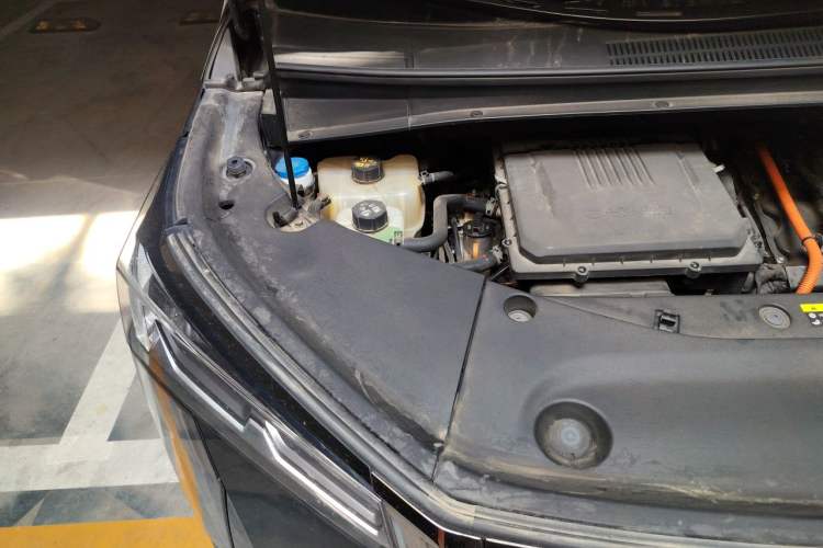 Used GAC Trumpchi M8 2023 Zongshi Series Dual-Motor Supreme Edition Engine Bay Right