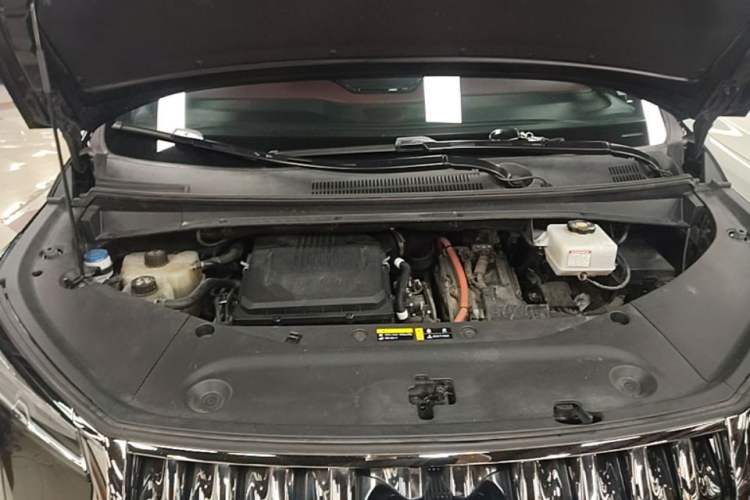 Used GAC Trumpchi M8 2023 Zongshi Series Dual-Motor YuZun Edition Engine Bay