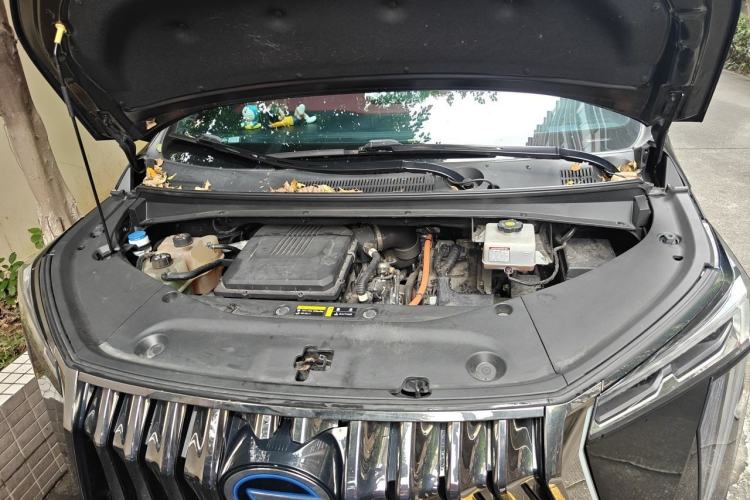 Used GAC Trumpchi M8 2023 Zongshi Series Dual-Motor YuZun Edition Engine Bay