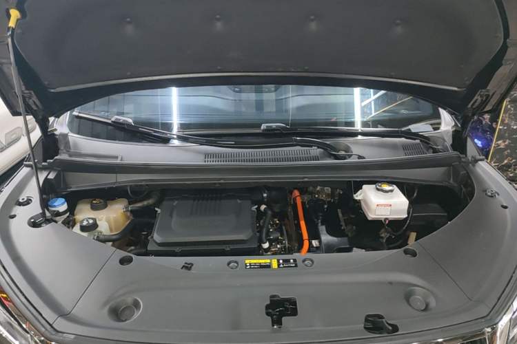 Used GAC Trumpchi M8 2023 Zongshi Series Dual-Motor Flagship Edition Engine Bay