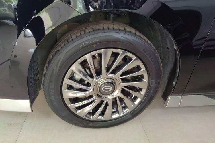 Used GAC Trumpchi M8 2023 Zongshi Series Dual-Motor Supreme Edition Exterior 4