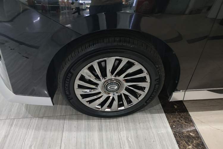Used GAC Trumpchi M8 2023 Zongshi Series Dual-Motor Flagship Edition Exterior 4