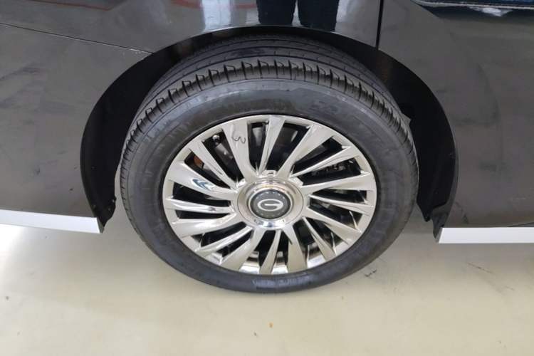 Used GAC Trumpchi M8 2023 Zongshi Series Dual-Motor Flagship Edition Exterior 5