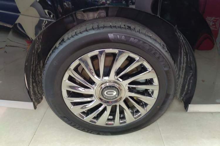 Used GAC Trumpchi M8 2023 Zongshi Series Dual-Motor Supreme Edition Exterior 5