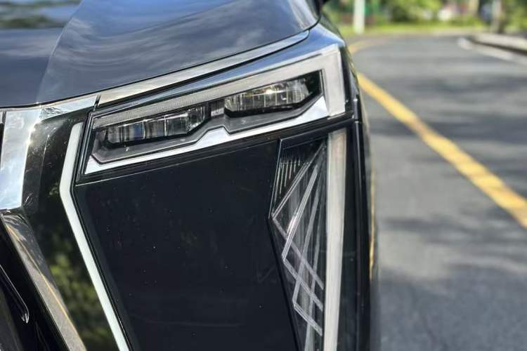 Used GAC Trumpchi M8 2023 Zongshi Series Dual-Motor YuZun Edition Exterior 5