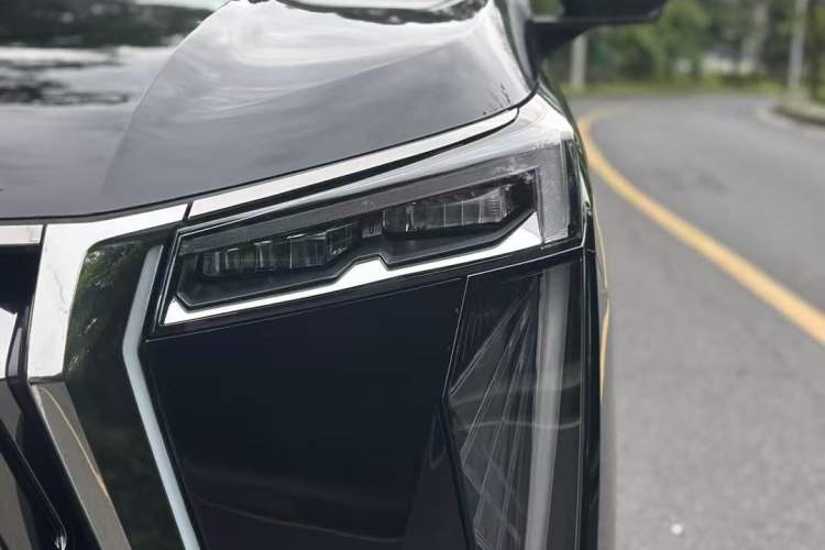 Used GAC Trumpchi M8 2023 Zongshi Series Dual-Motor YuZun Edition Exterior 5