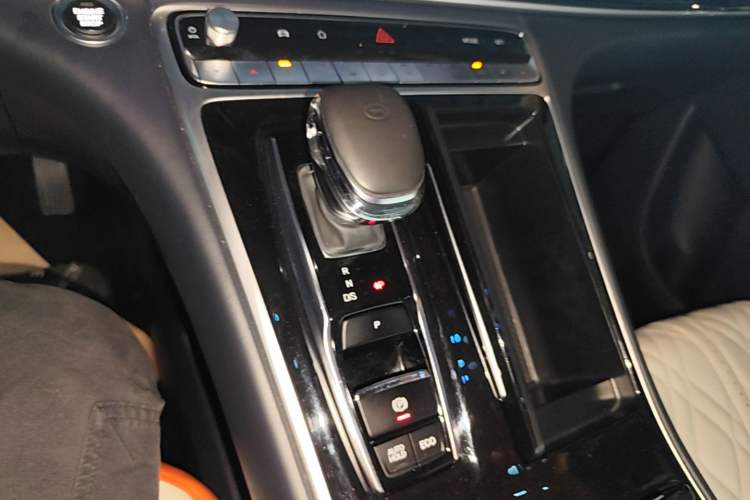 Used GAC Trumpchi M8 2023 Lingxiu Series 390T Luxury Edition Gear Lever