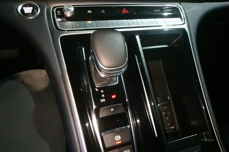Used GAC Trumpchi M8 2023 Lingxiu Series 390T Deluxe Edition Gear Lever