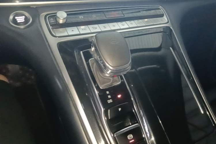 Used GAC Trumpchi M8 2023 Lingxiu Series 390T Deluxe Edition Gear Lever