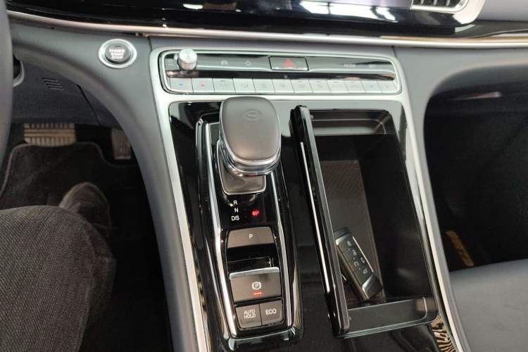 Used GAC Trumpchi M8 2023 Lingxiu Series 390T Deluxe Edition Gear Lever