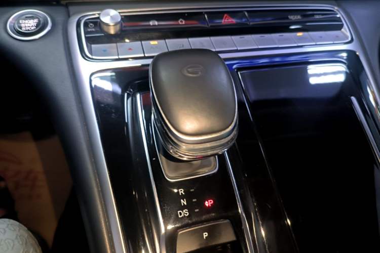 Used GAC Trumpchi M8 2023 Lingxiu Series 390T Deluxe Edition Gear Lever