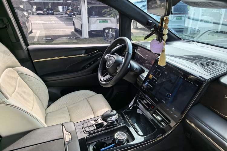 Used GAC Trumpchi M8 2023 Zongshi Series Dual-Motor YuZun Edition Interior 12