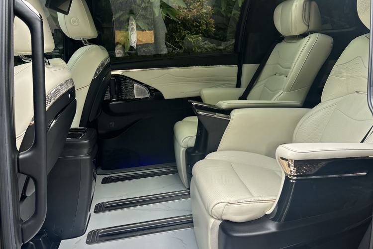 Used GAC Trumpchi M8 2023 Zongshi Series Dual-Motor YuZun Edition Interior 2