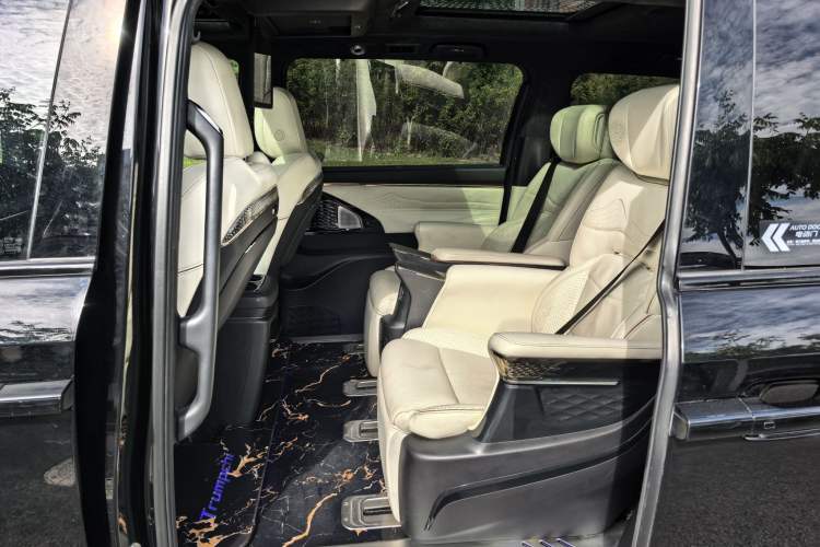 Used GAC Trumpchi M8 2023 Zongshi Series Dual-Motor YuZun Edition Interior 3