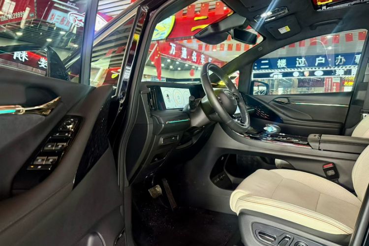 Used GAC Trumpchi M8 2023 Zongshi Series 400T Flagship Edition Interior 3