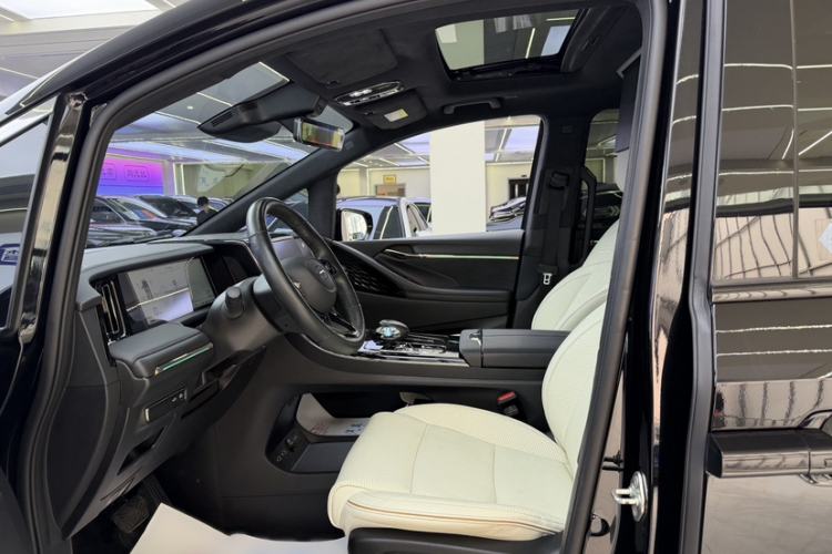 Used GAC Trumpchi M8 2023 Zongshi Series Dual-Motor YuZun Edition Interior 3