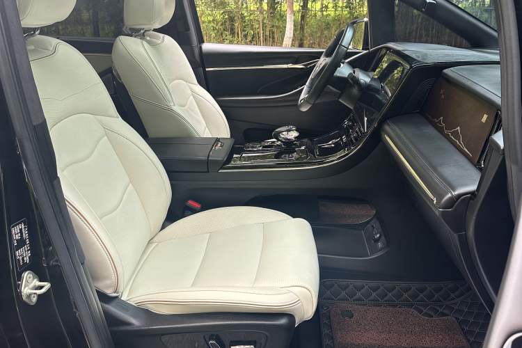 Used GAC Trumpchi M8 2023 Zongshi Series Dual-Motor YuZun Edition Interior 4