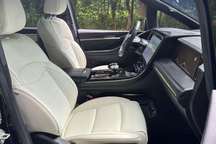 Used GAC Trumpchi M8 2023 Zongshi Series Dual-Motor YuZun Edition Interior 5
