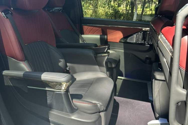 Used GAC Trumpchi M8 2023 Zongshi Series Dual-Motor Flagship Edition Interior 7
