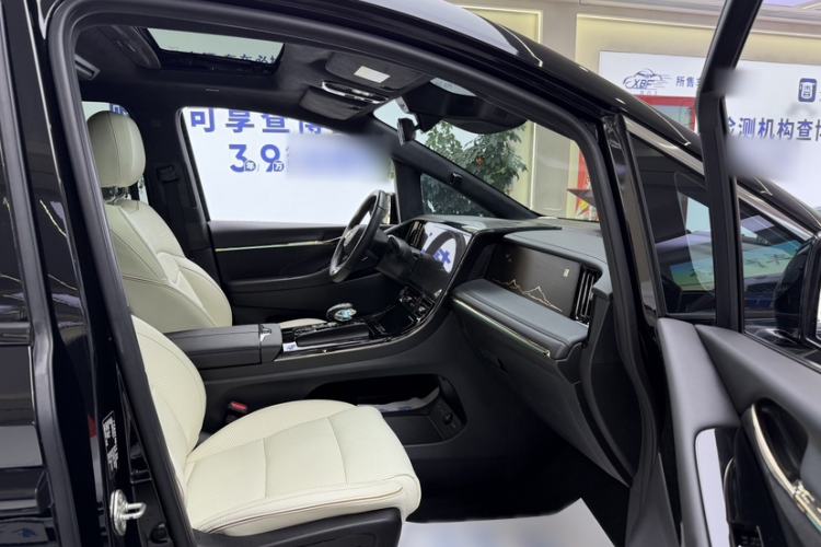 Used GAC Trumpchi M8 2023 Zongshi Series Dual-Motor YuZun Edition Interior 7