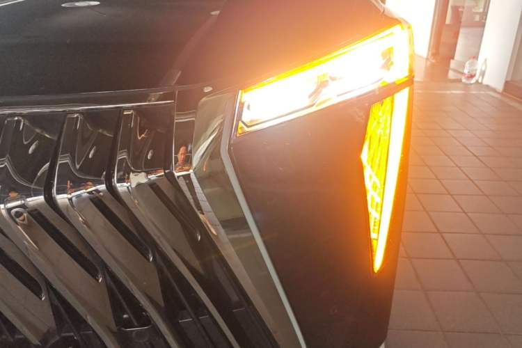 Used GAC Trumpchi M8 2023 Zongshi Series Dual-Motor Supreme Edition Left Front Headlight
