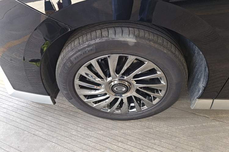 Used GAC Trumpchi M8 2023 Zongshi Series Dual-Motor Flagship Edition Left Front Wheel Hub