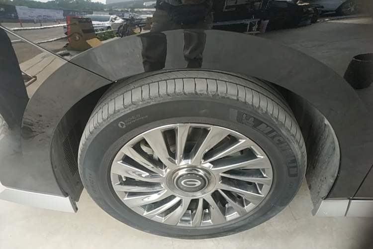 Used GAC Trumpchi M8 2023 Zongshi Series 400T Ultimate Edition Left Front Wheel Hub