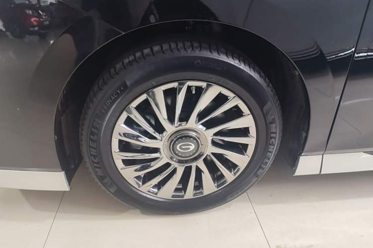 Used GAC Trumpchi M8 2023 Zongshi Series 400T Ultimate Edition Left Front Wheel Hub