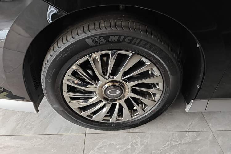 Used GAC Trumpchi M8 2023 Zongshi Series Dual-Motor Flagship Edition Left Front Wheel Hub