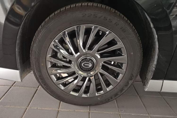 Used GAC Trumpchi M8 2023 Zongshi Series Dual-Motor Supreme Edition Left Front Wheel Hub