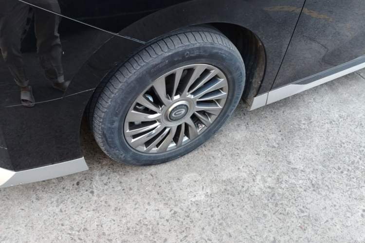 Used GAC Trumpchi M8 2023 Zongshi Series Dual-Motor YuZun Edition Left Front Wheel Hub