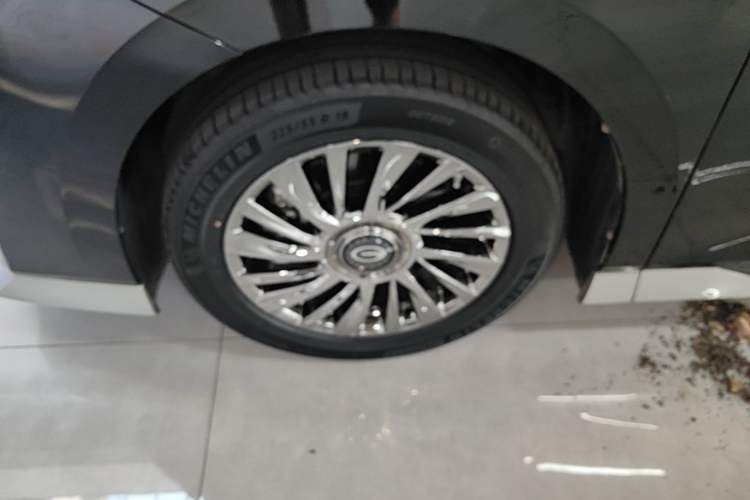 Used GAC Trumpchi M8 2023 Zongshi Series Dual-Motor Flagship Edition Left Front Wheel Hub