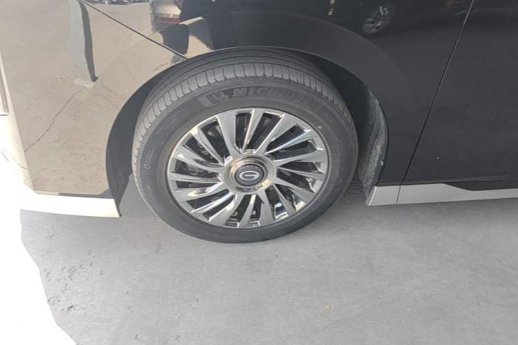 Used GAC Trumpchi M8 2023 Zongshi Series 400T Ultimate Edition Left Front Wheel Hub
