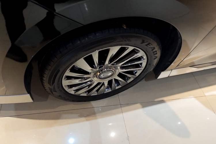 Used GAC Trumpchi M8 2023 Zongshi Series Dual-Motor Supreme Edition Left Front Wheel Hub
