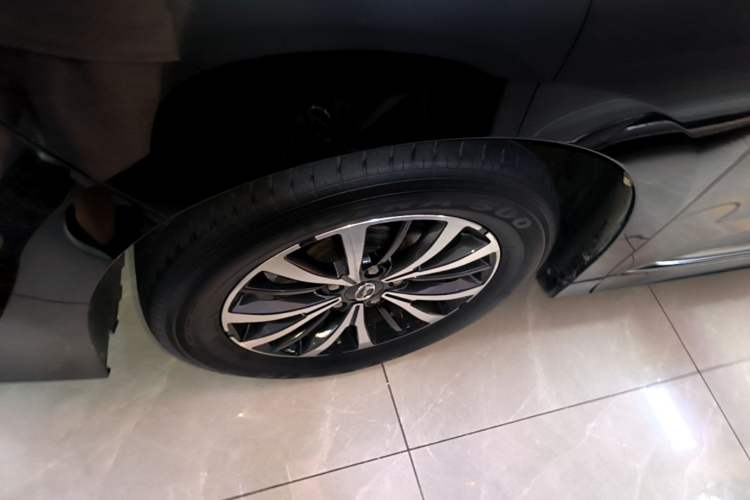 Used GAC Trumpchi M8 2023 Lingxiu Series 390T Deluxe Edition Left Front Wheel Hub