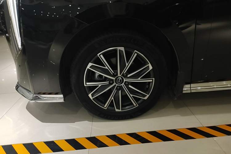 Used GAC Trumpchi M8 2023 Zongshi Series 400T Ultimate Edition Left Front Wheel Hub