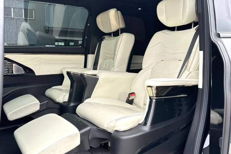 Used GAC Trumpchi M8 2023 Zongshi Series Dual-Motor YuZun Edition Left Rear Seat