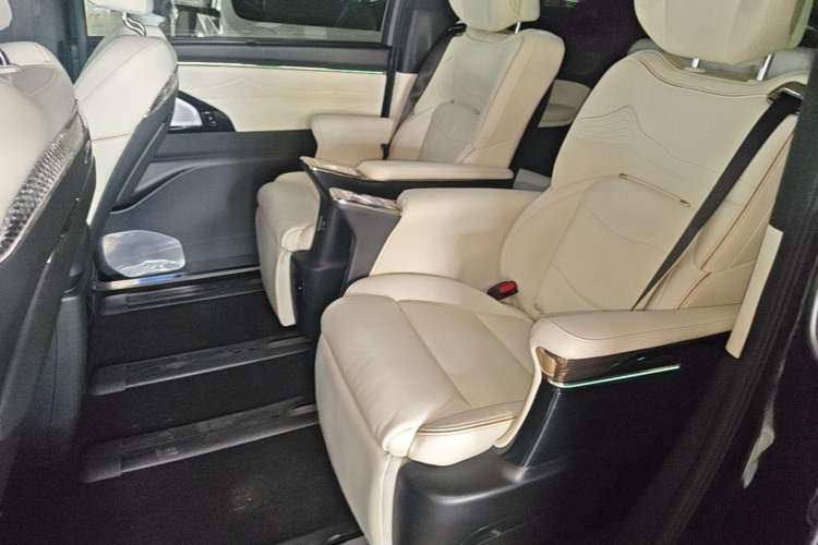 Used GAC Trumpchi M8 2023 Zongshi Series Dual-Motor YuZun Edition Left Rear Seat
