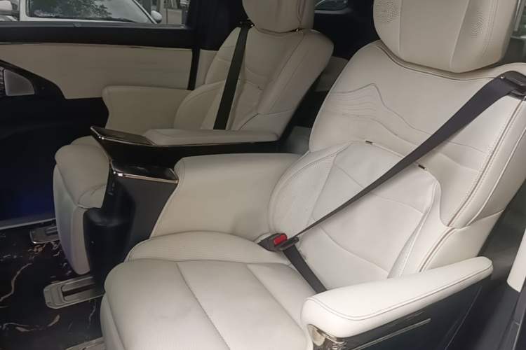 Used GAC Trumpchi M8 2023 Zongshi Series Dual-Motor YuZun Edition Left Rear Seat
