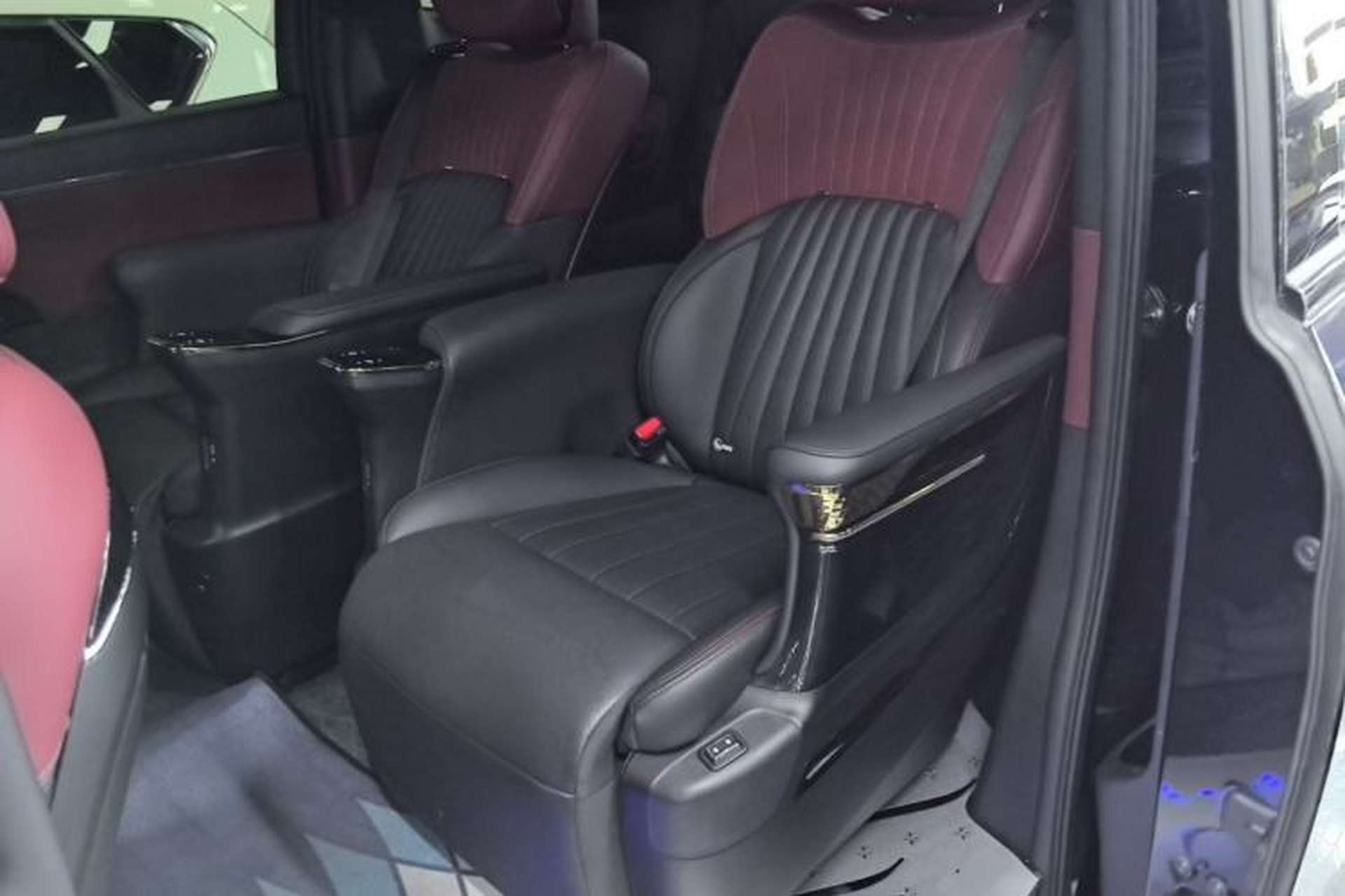 Used GAC Trumpchi M8 2023 Zongshi Series Dual-Motor Supreme Edition Left Rear Seat