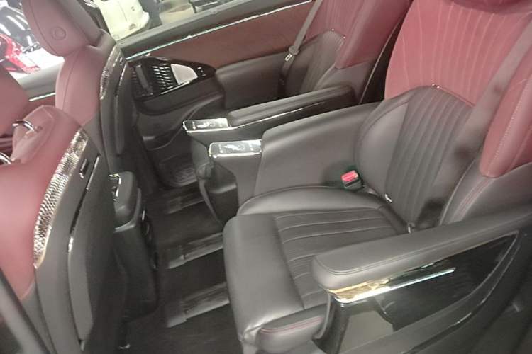 Used GAC Trumpchi M8 2023 Zongshi Series Dual-Motor YuZun Edition Left Rear Seat