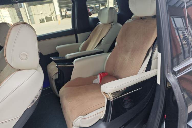 Used GAC Trumpchi M8 2023 Zongshi Series Dual-Motor YuZun Edition Left Rear Seat