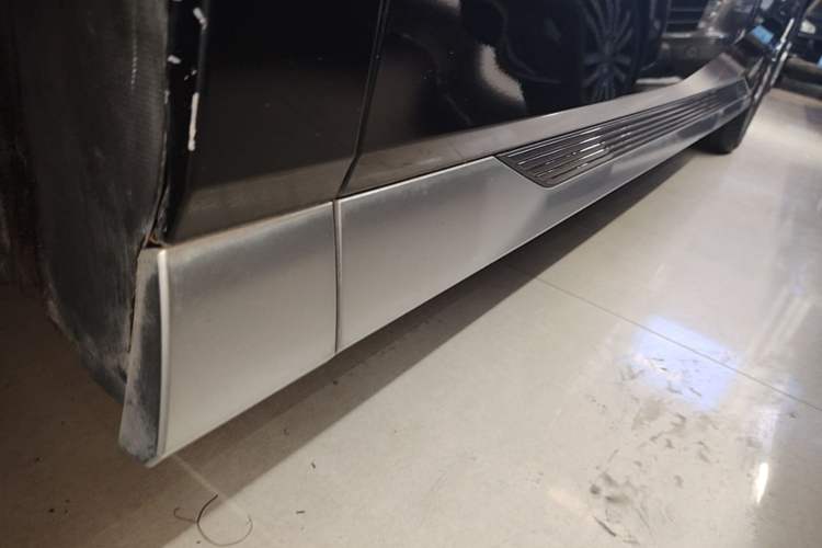 Used GAC Trumpchi M8 2023 Zongshi Series Dual-Motor Supreme Edition Left Side Sill