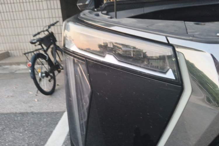 Used GAC Trumpchi M8 2023 Zongshi Series Dual-Motor Supreme Edition Right Front Headlight