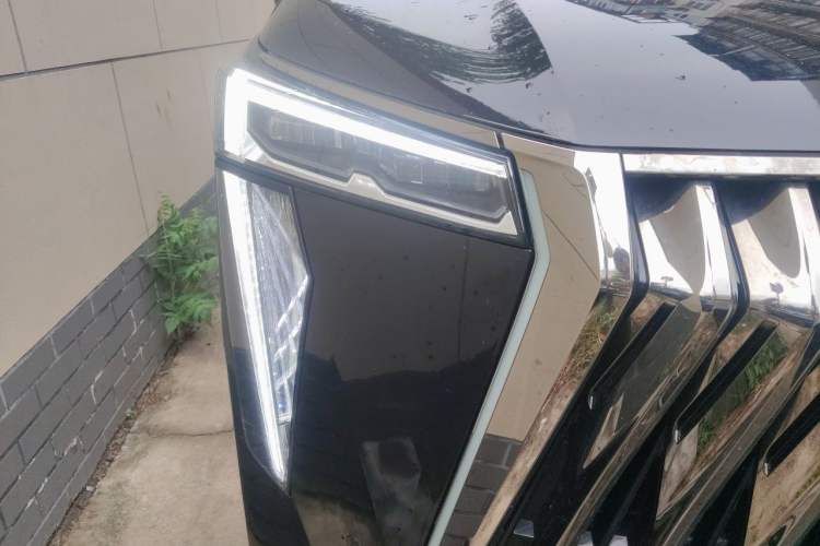 Used GAC Trumpchi M8 2023 Zongshi Series Dual-Motor Flagship Edition Right Front Headlight