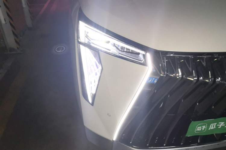 Used GAC Trumpchi M8 2023 Zongshi Series Dual-Motor Supreme Edition Right Front Headlight