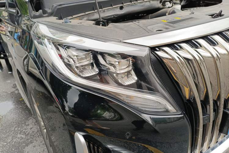 Used GAC Trumpchi M8 2023 Master Series 390T Ultimate Edition Right Front Headlight