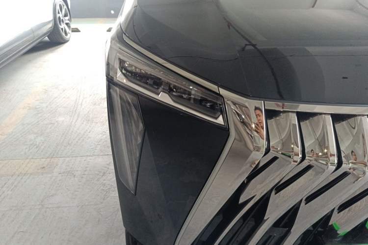 Used GAC Trumpchi M8 2023 Zongshi Series Dual-Motor Flagship Edition Right Front Headlight