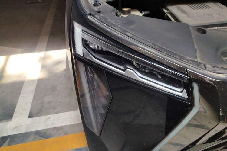 Used GAC Trumpchi M8 2023 Zongshi Series Dual-Motor Supreme Edition Right Front Headlight